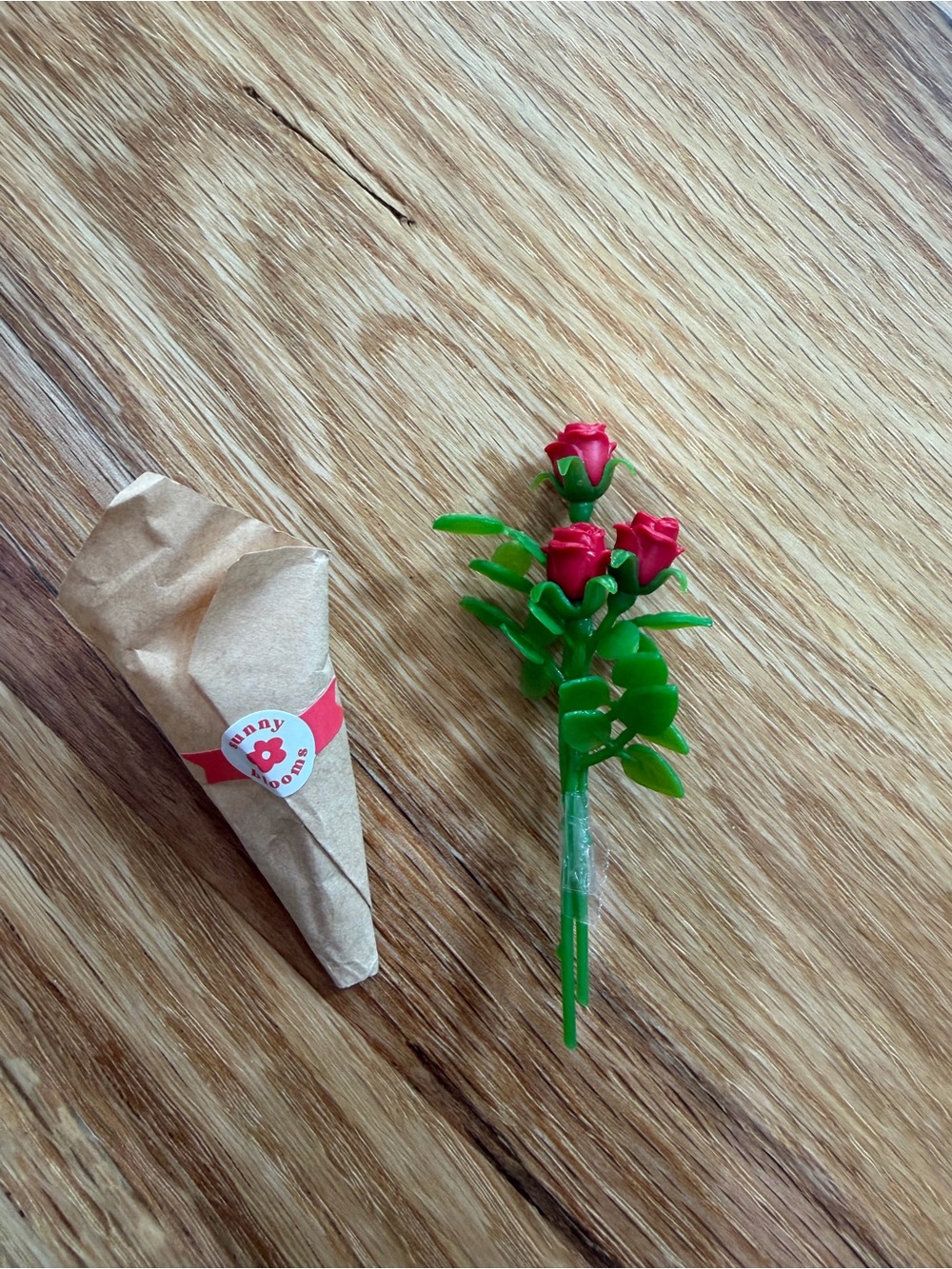Miniverse RARE Valentines Roses (no resin) - Picture 3 of 4